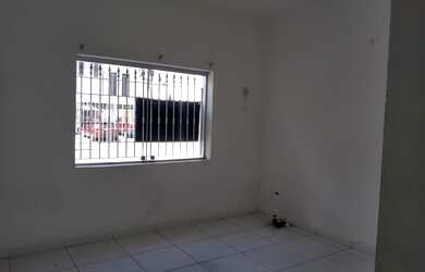 Imagem: A casa possui 4 Dormitórios, 3 Banheiros, 3 Vagas na garagem