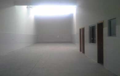 Imagem 9: Galpão moderno Galpão / depósito com 2 vagas na garagem