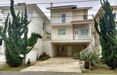 Imagem: A casa em condomínio possui 3 Dormitórios, 2 Banheiros, 250m²