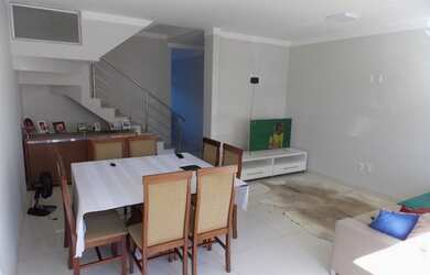 Imagem: A casa possui 3 Dormitórios, 4 Banheiros, 3 Vagas na garagem