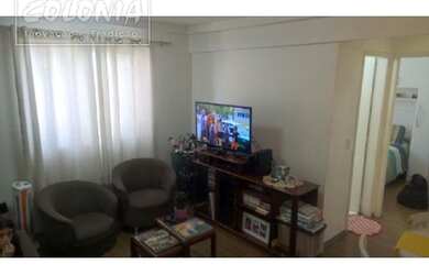 Imagem: O apartamento possui 2 Dormitórios, 1 Banheiro, 1 Vaga na garagem