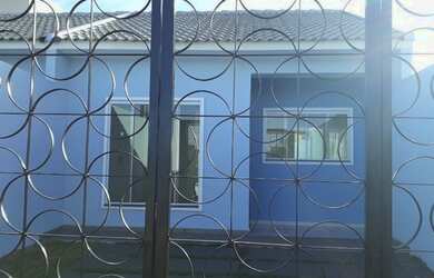 Imagem: A casa possui 3 Dormitórios, 1 Banheiro, 1 Vaga na garagem