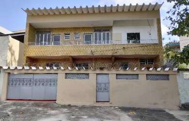 Imagem: A casa possui 3 Dormitórios, 3 Banheiros e 1 Vaga na garagem