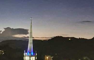 Imagem: O apartamento possui 3 Dormitórios, 1 Banheiro, 4 Vagas na