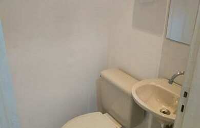 Imagem 5: Conjunto amplo, com copa e banheiro, centro comercial de Alphaville