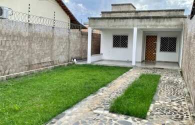 Imagem: A casa possui 2 Dormitórios, 2 Banheiros, 1 Vaga na garagem