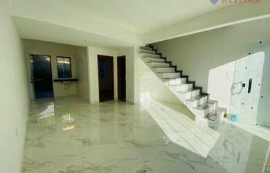 Imagem: A casa possui 3 Dormitórios, 3 Banheiros, 2 Vagas na garagem