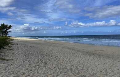 Imagem: A casa possui 2 Dormitórios, 3 Banheiros, 4 Vagas na garagem