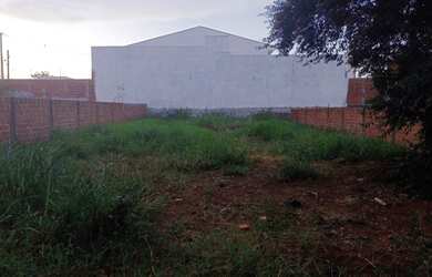 Imagem: O terreno à venda possui 300m² de Área e está localizado