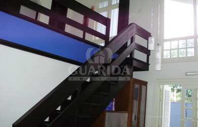 Imagem: A casa possui 3 Dormitórios, 5 Banheiros, 2 Vagas na garagem