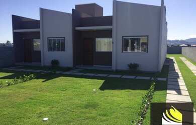 Imagem: A casa possui 2 Dormitórios, 1 Banheiro, 2 Vagas na garagem