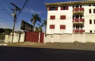 Imagem: O apartamento possui 3 Dormitórios, 1 Banheiro, 1 Vaga na garagem