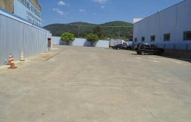 Imagem: O depósito possui 5 Vagas na garagem, 707m² de Área e está