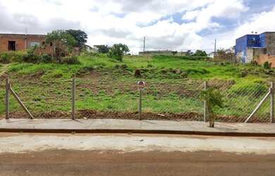 Imagem: O terreno possui 360m² de Área e está localizado em Parque