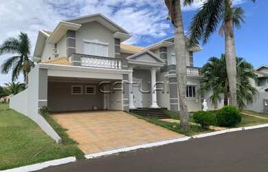 Imagem: A casa em condomínio possui 5 Dormitórios, 5 Banheiros, 4