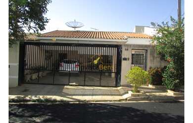 Imagem: A casa à venda possui 3 Dormitórios, 2 Banheiros, 3 Vagas