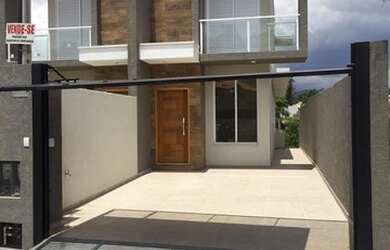 Imagem: A casa possui 2 Dormitórios, 3 Banheiros, 2 Vagas na garagem