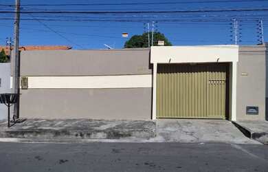 Imagem: A casa possui 2 Dormitórios, 2 Banheiros, 5 Vagas na garagem