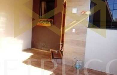 Imagem: A casa possui 2 Dormitórios, 2 Banheiros, 2 Vagas na garagem