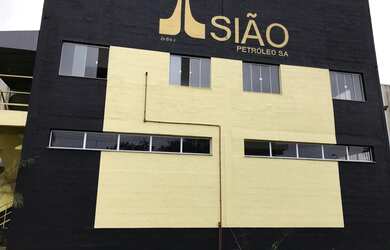 Imagem: O depósito possui 3135m² de Área e está localizado em Civit