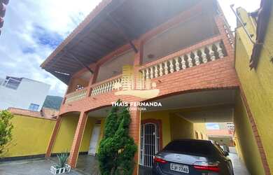 Imagem: A casa possui 3 Dormitórios, 1 Banheiro, 5 Vagas na garagem