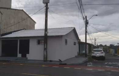 Imagem: A casa possui 2 Dormitórios, 2 Banheiros, 1 Vaga na garagem