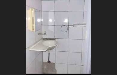 Imagem: A casa possui 1 Dormitório, 1 Banheiro e está localizado