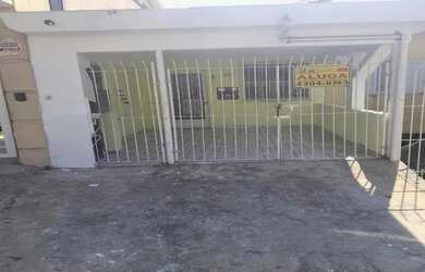 Imagem: A casa possui 2 Dormitórios, 1 Banheiro, 1 Vaga na garagem