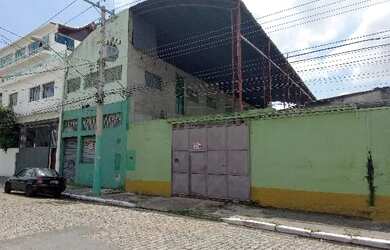 Imagem: O depósito possui 1 Vaga na garagem e 210m² de Área e está