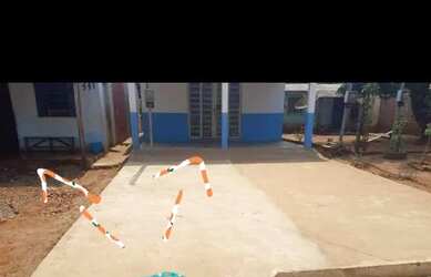 Imagem: A casa possui 3 Dormitórios, 2 Banheiros, 2 Vagas na garagem