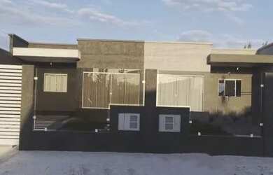 Imagem: A casa possui 2 Dormitórios, 1 Banheiro, 1 Vaga na garagem