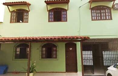 Imagem: A casa possui 4 Dormitórios, 2 Banheiros, 4 Vagas na garagem