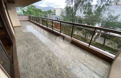 Imagem: O apartamento possui 3 Dormitórios, 4 Banheiros, 3 Vagas na