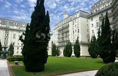 Imagem: O apartamento possui 3 Dormitórios, 5 Banheiros, 4 Vagas na