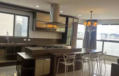 Imagem: O apartamento possui 4 Dormitórios, 5 Banheiros, 3 Vagas na