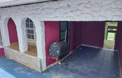 Imagem: O depósito possui 2 Vagas na garagem, 200m² de Área e está