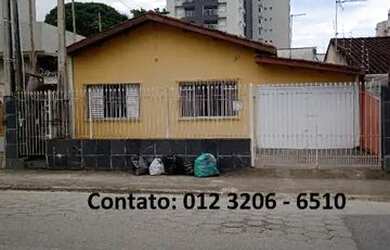 Imagem: A casa e possui 2 Dormitórios, Suítes, Banheiros, 3 Vagas