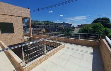 Imagem: A casa possui 3 Dormitórios, 3 Banheiros, 1 Vaga na garagem