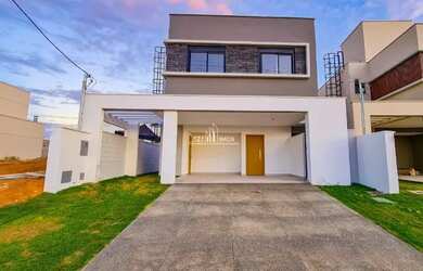 Imagem: A casa em condomínio possui 4 Dormitórios, 4 Banheiros, 3