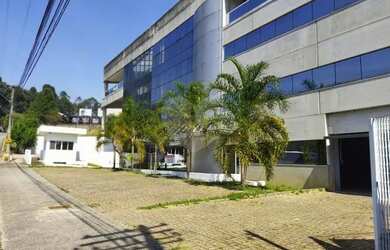 Imagem: O depósito possui 5 Vagas na garagem, 2.026m² de Área e