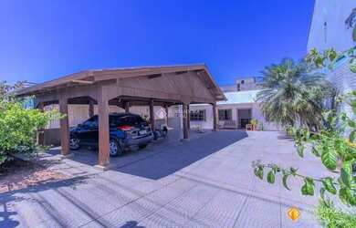 Imagem: A casa possui 4 Dormitórios, 1 Banheiro, 217m² de Área e