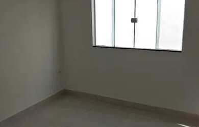 Imagem: A casa possui 3 Dormitórios, 2 Banheiros e está localizado