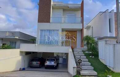 Imagem: A casa em condomínio possui 3 Dormitórios, 5 Banheiros, 311m²