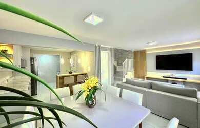 Imagem: A casa possui 3 Dormitórios, 2 Banheiros, 2 Vagas na garagem