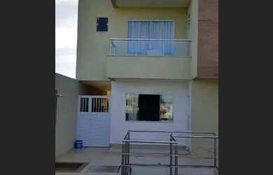 Imagem: A casa possui 3 Dormitórios, 4 Banheiros, 1 Vaga na garagem