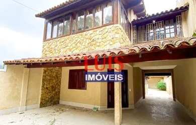 Imagem: A casa possui 3 Dormitórios, 5 Banheiros, 4 Vagas na garagem