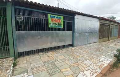 Imagem: A casa possui 3 Dormitórios, 2 Banheiros, 2 Vagas na garagem