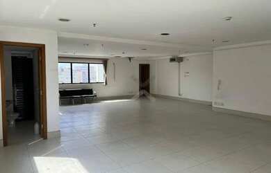 Imagem: O depósito possui 2 Vagas na garagem, 90m² de Área e está