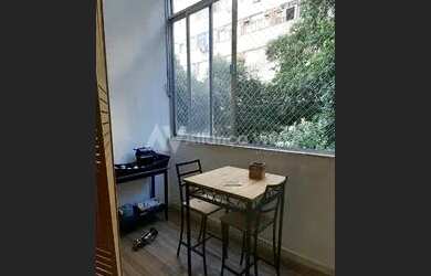 Imagem: O apartamento possui 4 Dormitórios, 2 Banheiros e 110m² de