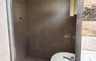 Imagem: A casa em condomínio possui 3 Dormitórios, 2 Banheiros, 1